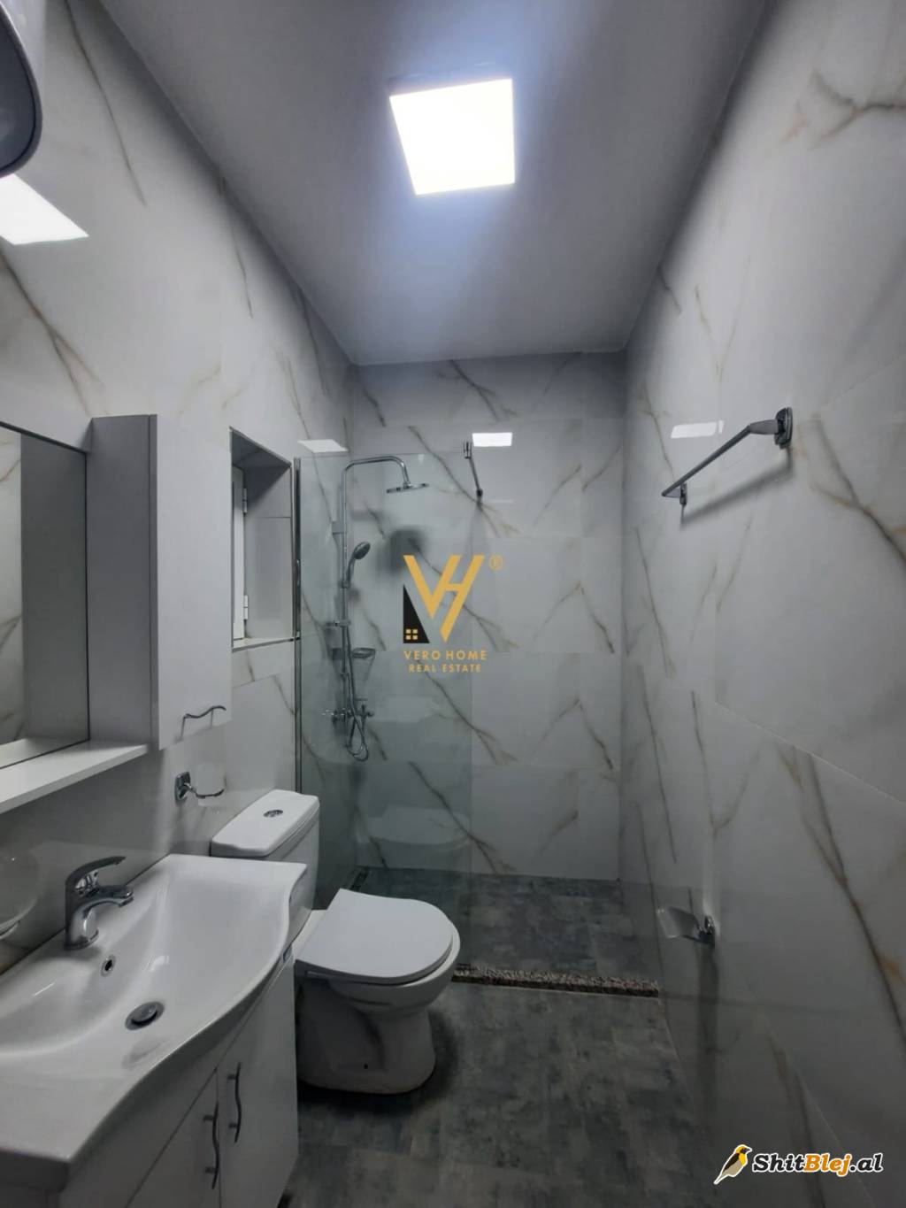 DUPLEX 2+1+2 ME QIRA NE QENDER 800 EURO