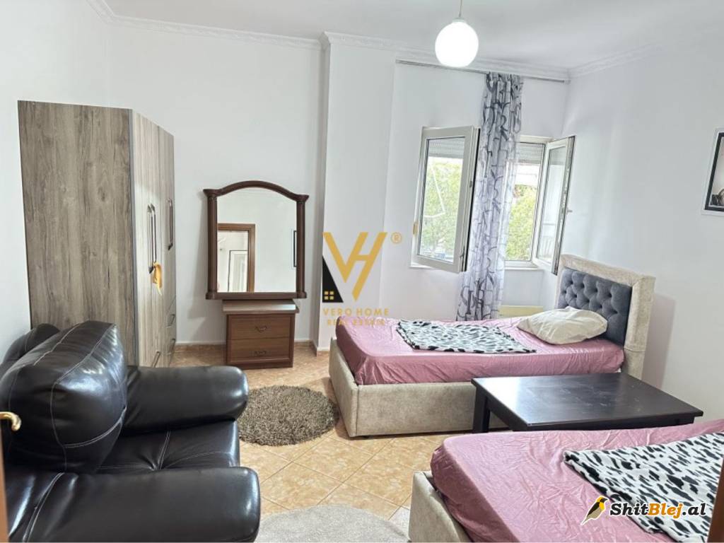  2+1+2 ME QIRA TE ZOGU I ZI 700 EURO