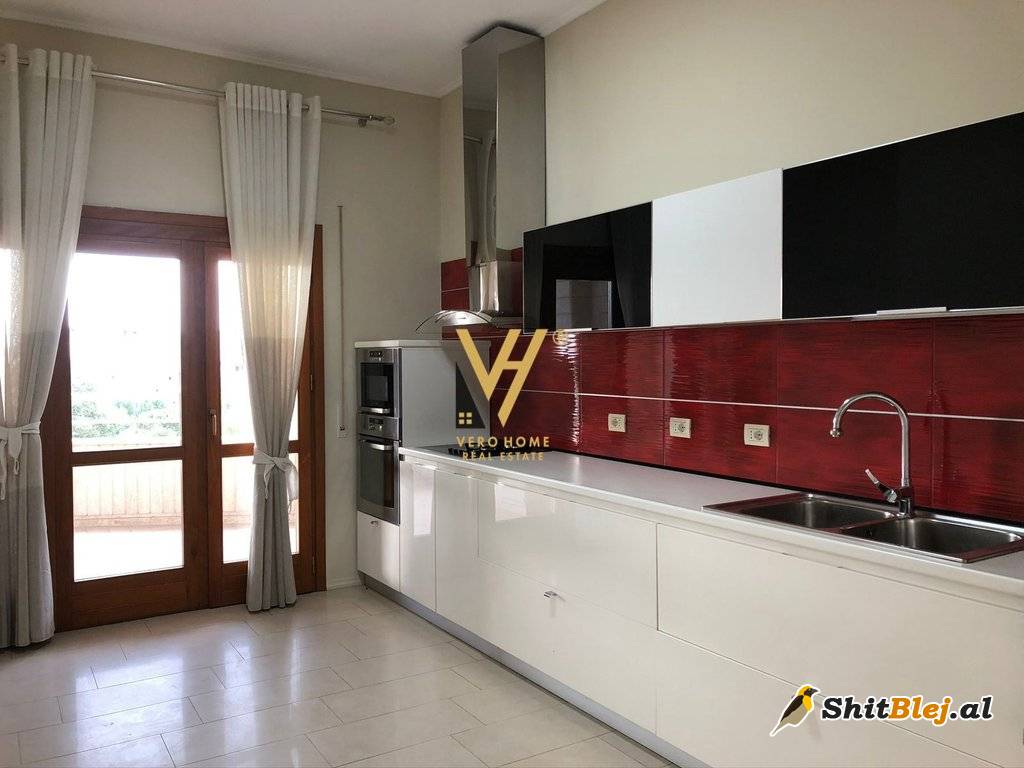  4+1+2 TE KOPSHTI ZOOLOGJIK 550.000 EURO
