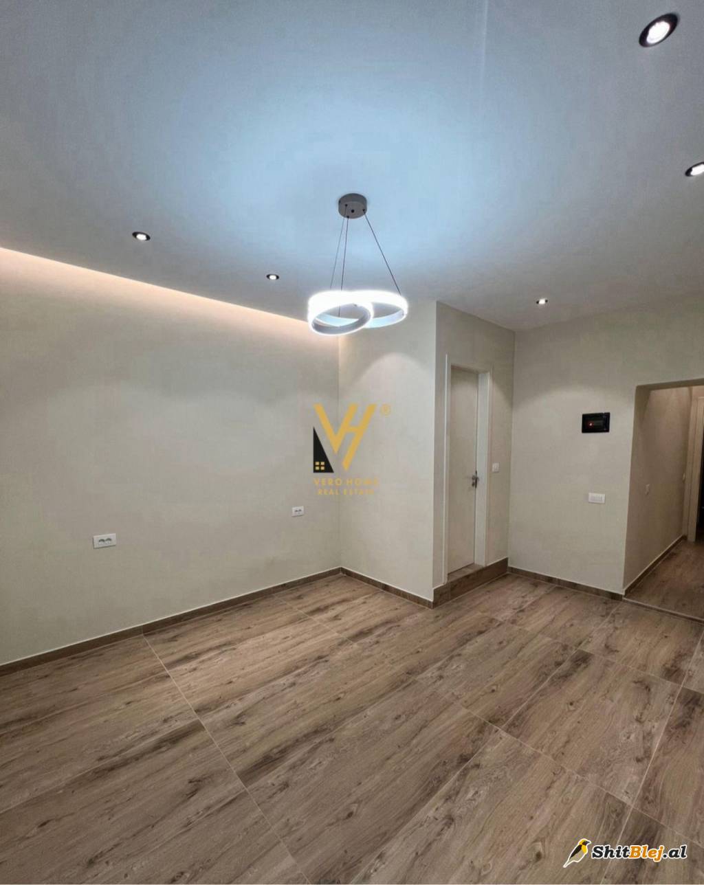 ZYRE 30 M2 TE RRUGA MYSLYM SHYRI 800 EUR
