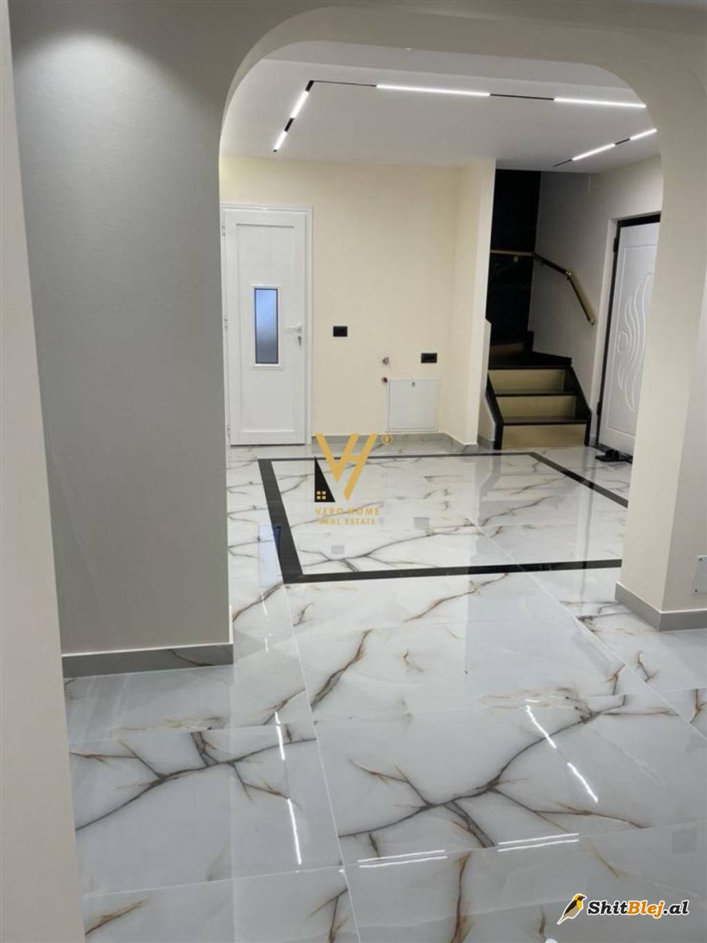 AMBIENT 80M2 TE RRUGA ELBASANIT 1.000EU