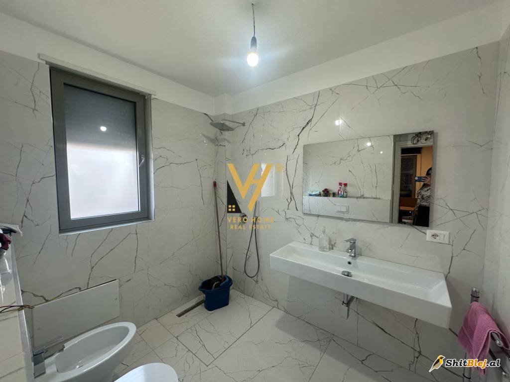 ZYRE 150M2 TE RRUGA E DURRESIT 2.500 EUR
