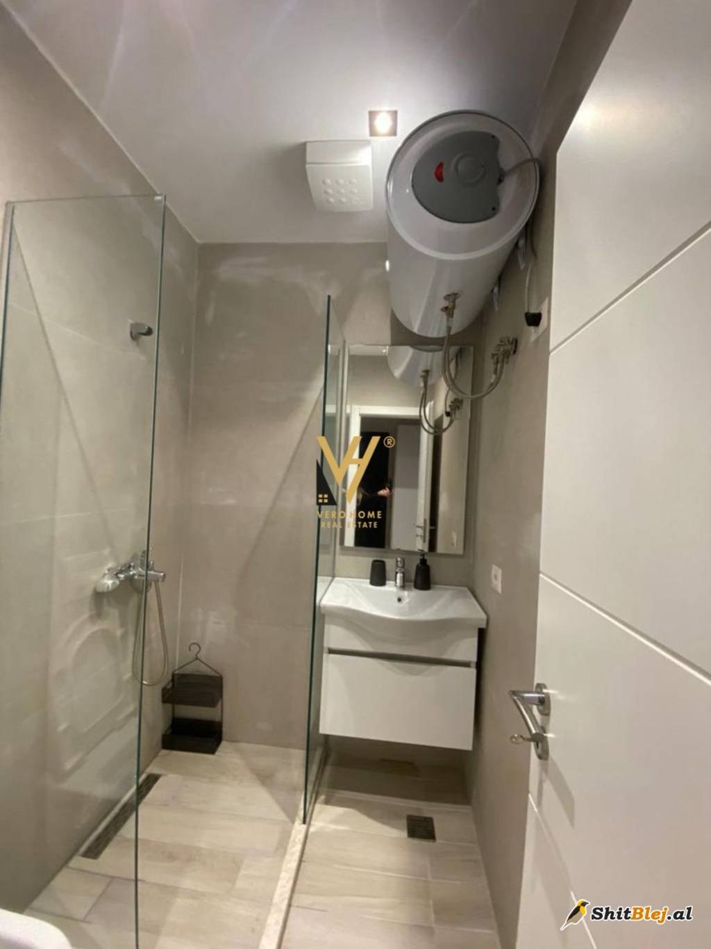 2+1 ME QIRA 21 DHJETORI 700 EURO