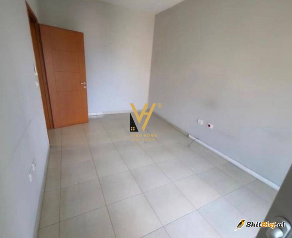 ZYRË ME QIRA RRUGA  BOGDANEVE 1.100 EURO