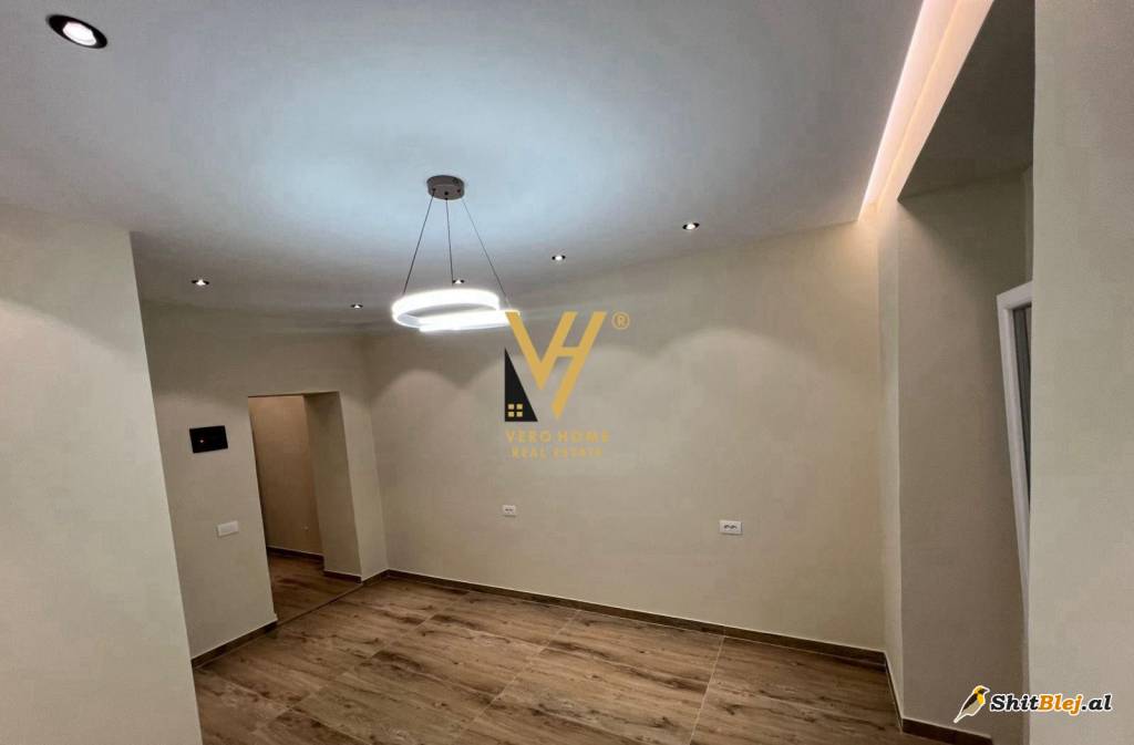 ZYRE 30 M2 TE RRUGA MYSLYM SHYRI 800 EUR