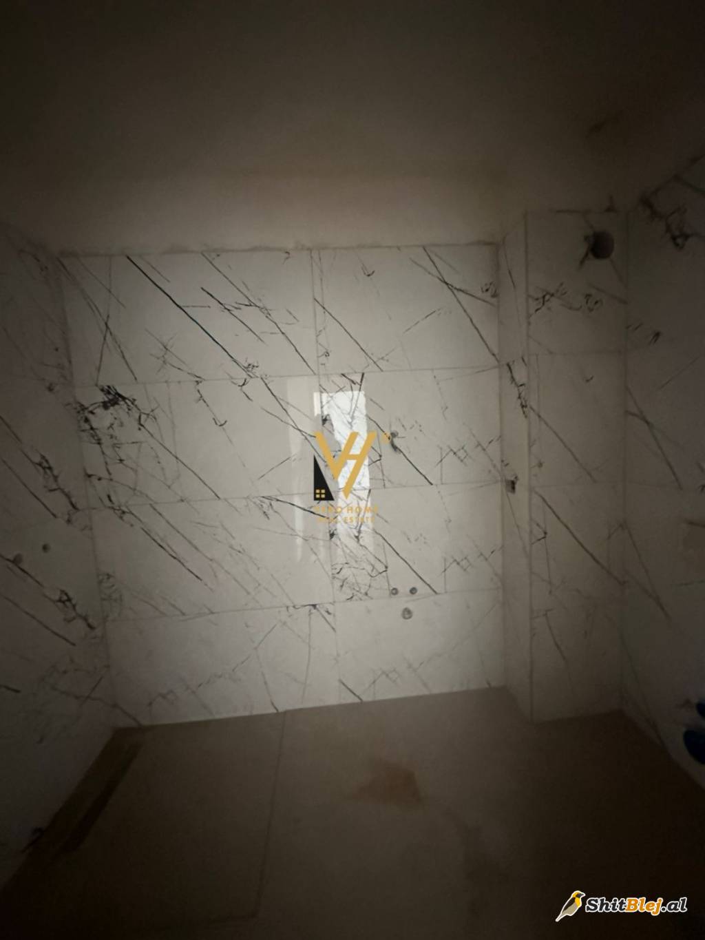  AMBIENT 260 M2 NE YZBERISHT 1.500 EURO