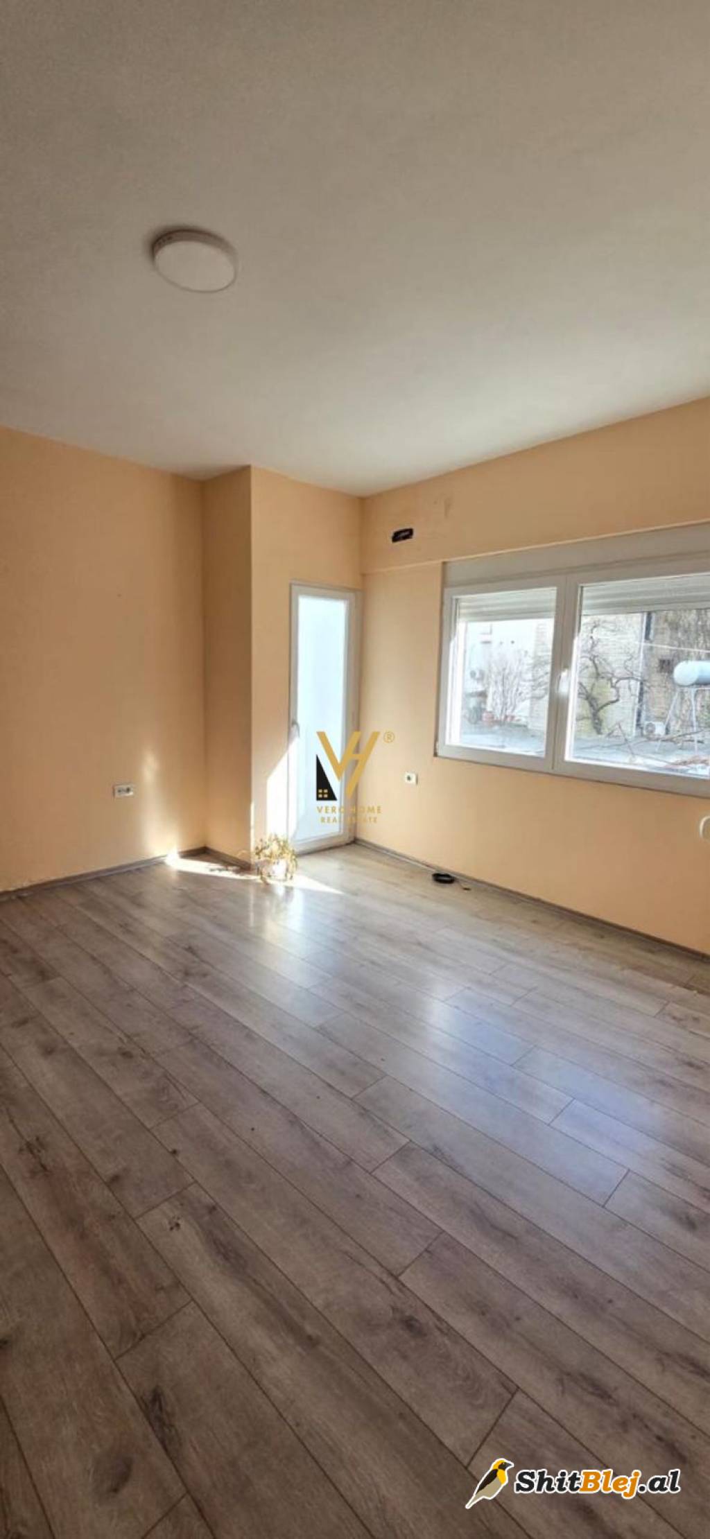 ZYRE 60 M2 ME QERA MYSLYM SHYRI 550 EUR