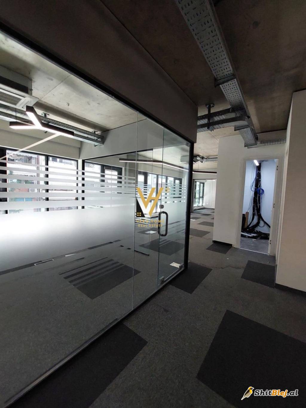 ZYRE 370M2 TE RRUGA KOSOVARVE 6.600 EURO