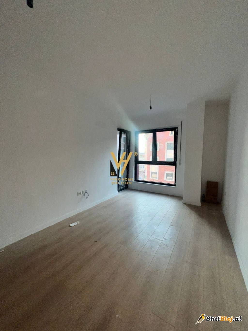 ZYRE 76 M2 TE KOMUNA E PARISIT 600 EURO