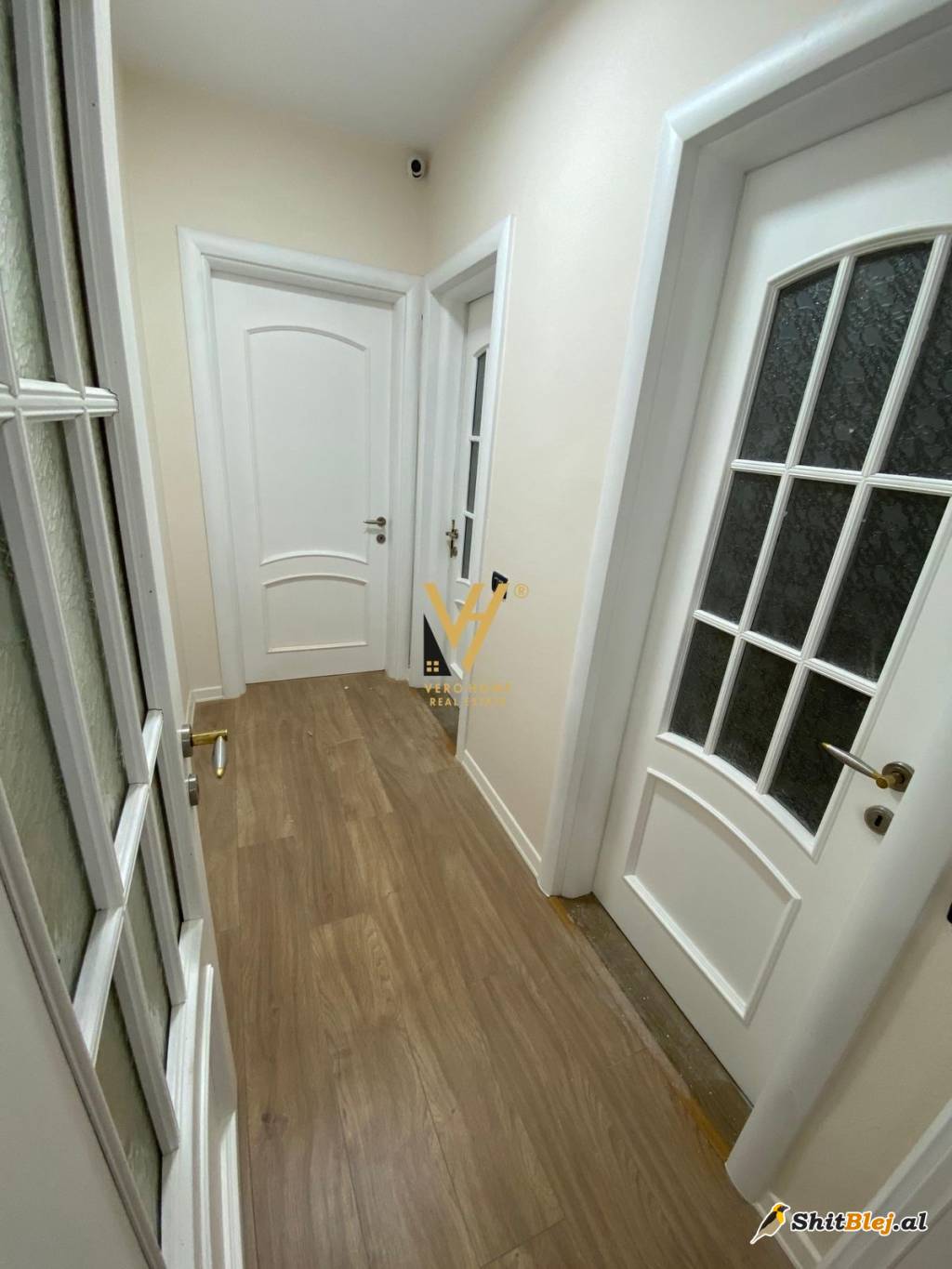 ZYRE 180 M2 TE RRUGA E KAVAJES 1.850 EUR