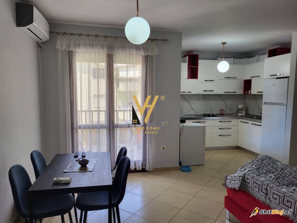 2+1+2 ME QERA TE KOPSHTI BOTANIK 650 EUR