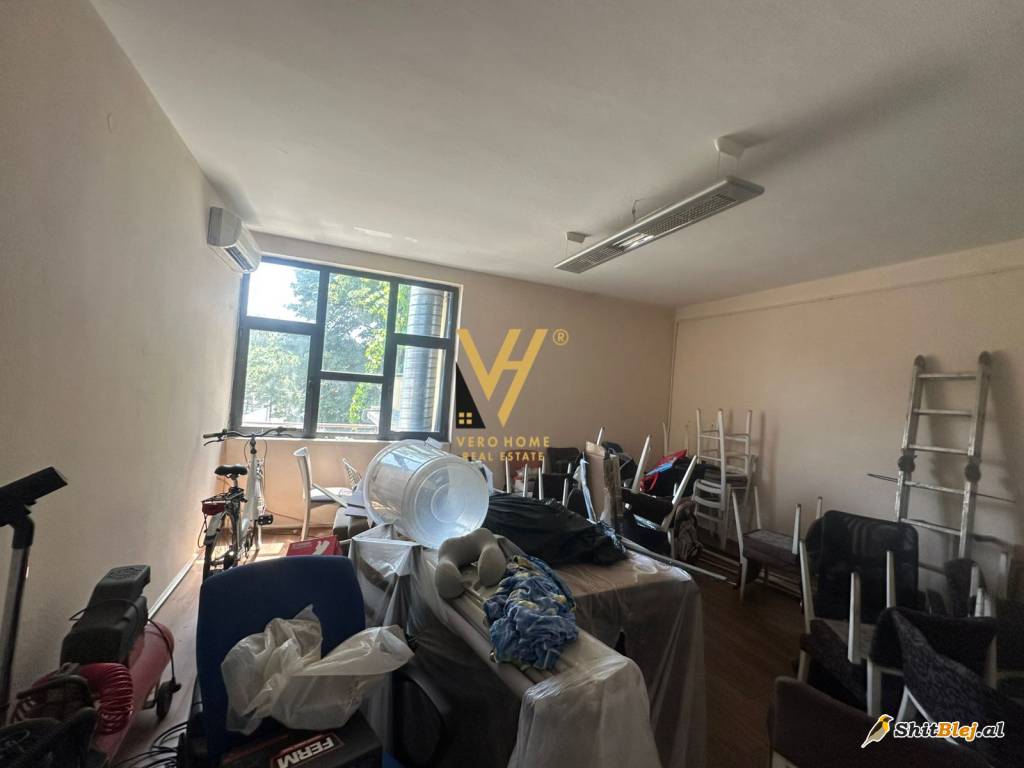 GODINE PAS FAKULTETIT EKONOMIK 2.700 EUR