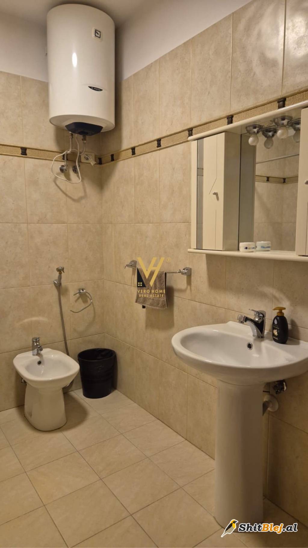 AMBIENT 140M2 TE RR.ELBASANIT 1.600 EURO