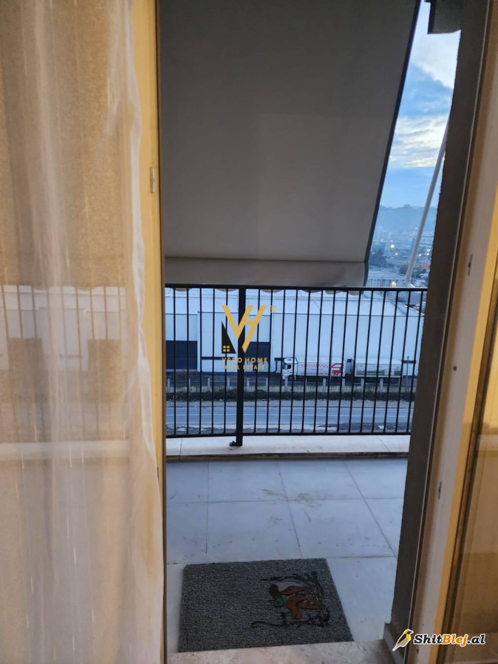 2+1 ME QIRA TE UNIVERS CITY 550 EURO