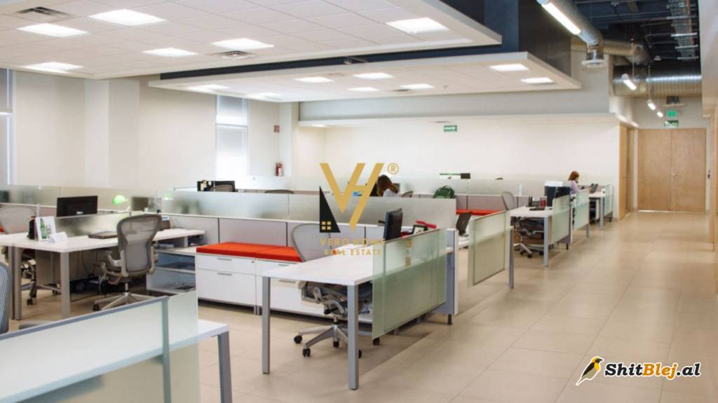 ZYRE 115 M2 TE HOXHA TAHSIM 550 EURO