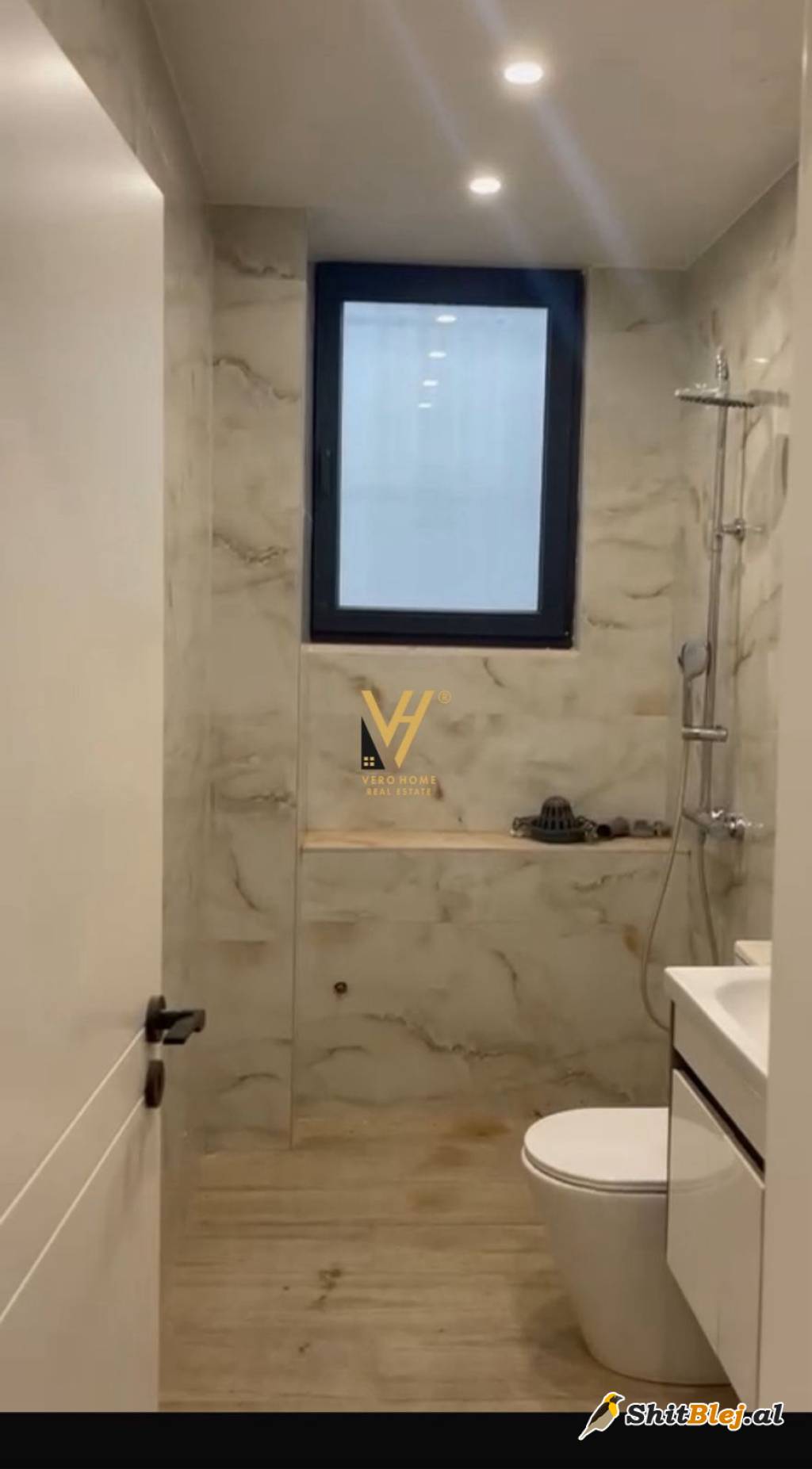 DYQAN 50 M2 TE STADIUMI DINAMO 700 EURO