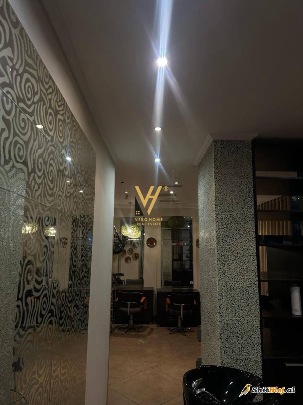 PARUKERIE 40 M2 TE RR.ELBASANIT 400 EURO