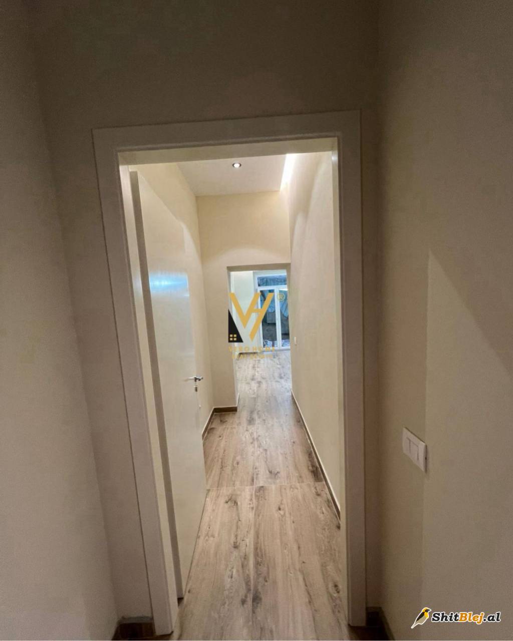 ZYRE 30 M2 TE RRUGA MYSLYM SHYRI 800 EUR