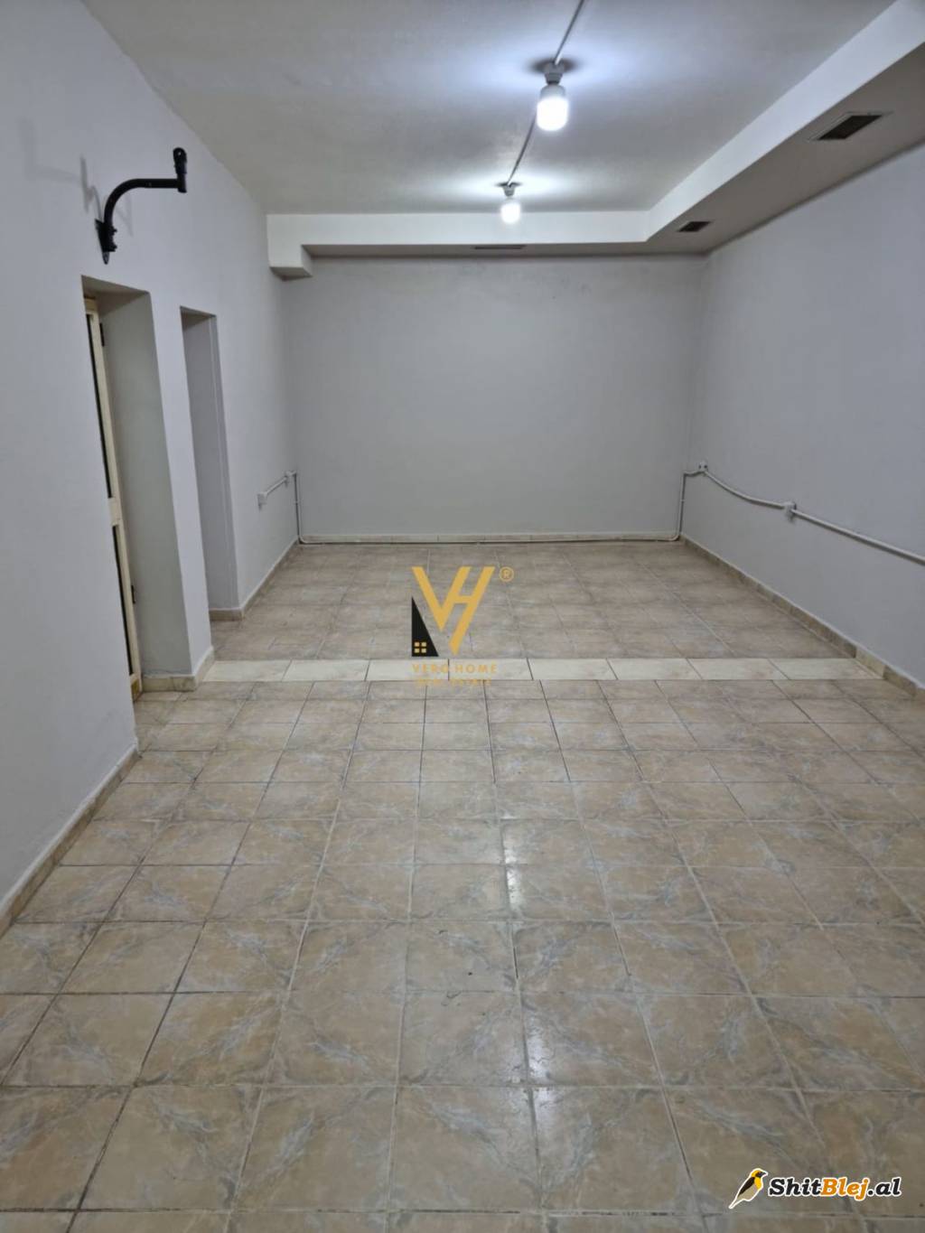MAGAZINE 300 M2 NE SELITE 1.000 EURO