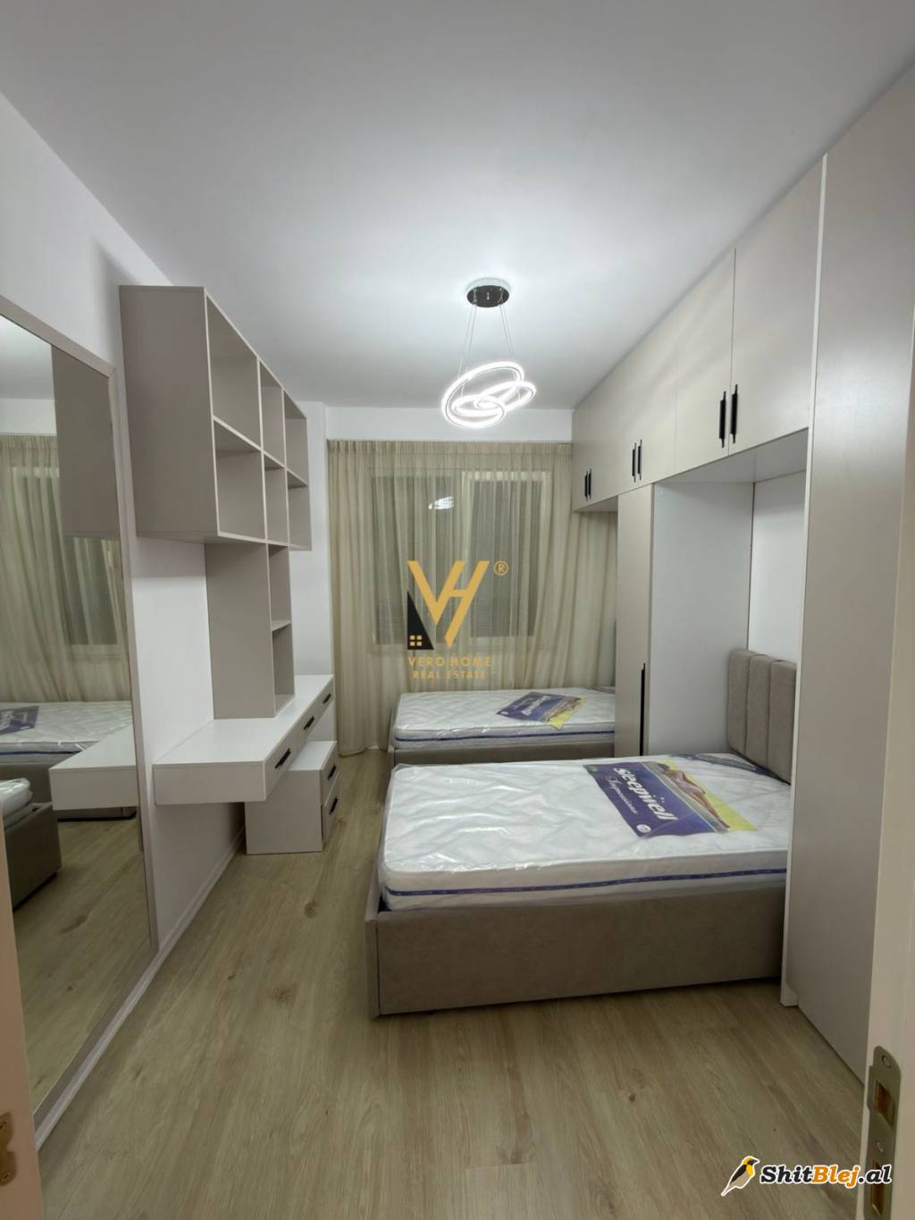 2+1+2  TE KOMUNA E PARISIT 1.200 EURO