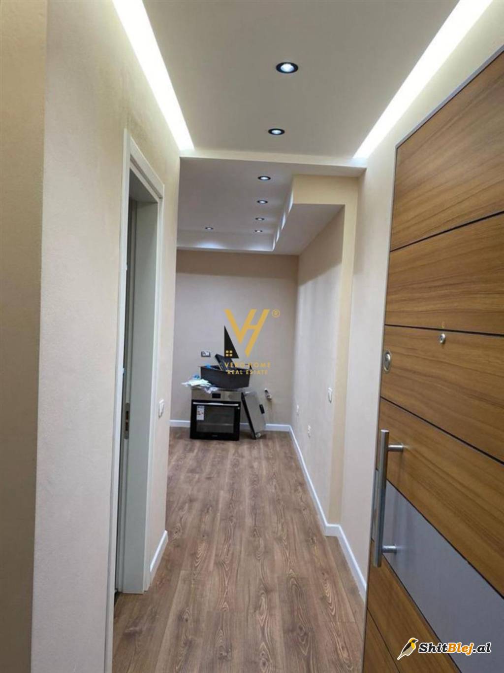  ZYRE 70 M2  TE RRUGA MINE PEZA 650 EURO