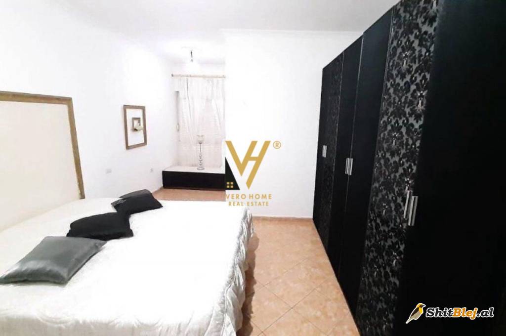  2+1+BLK ME QERA ZOGU ZI 700 EURO