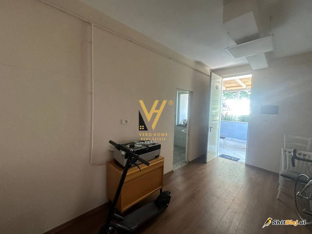 GODINE PAS FAKULTETIT EKONOMIK 2.700 EUR