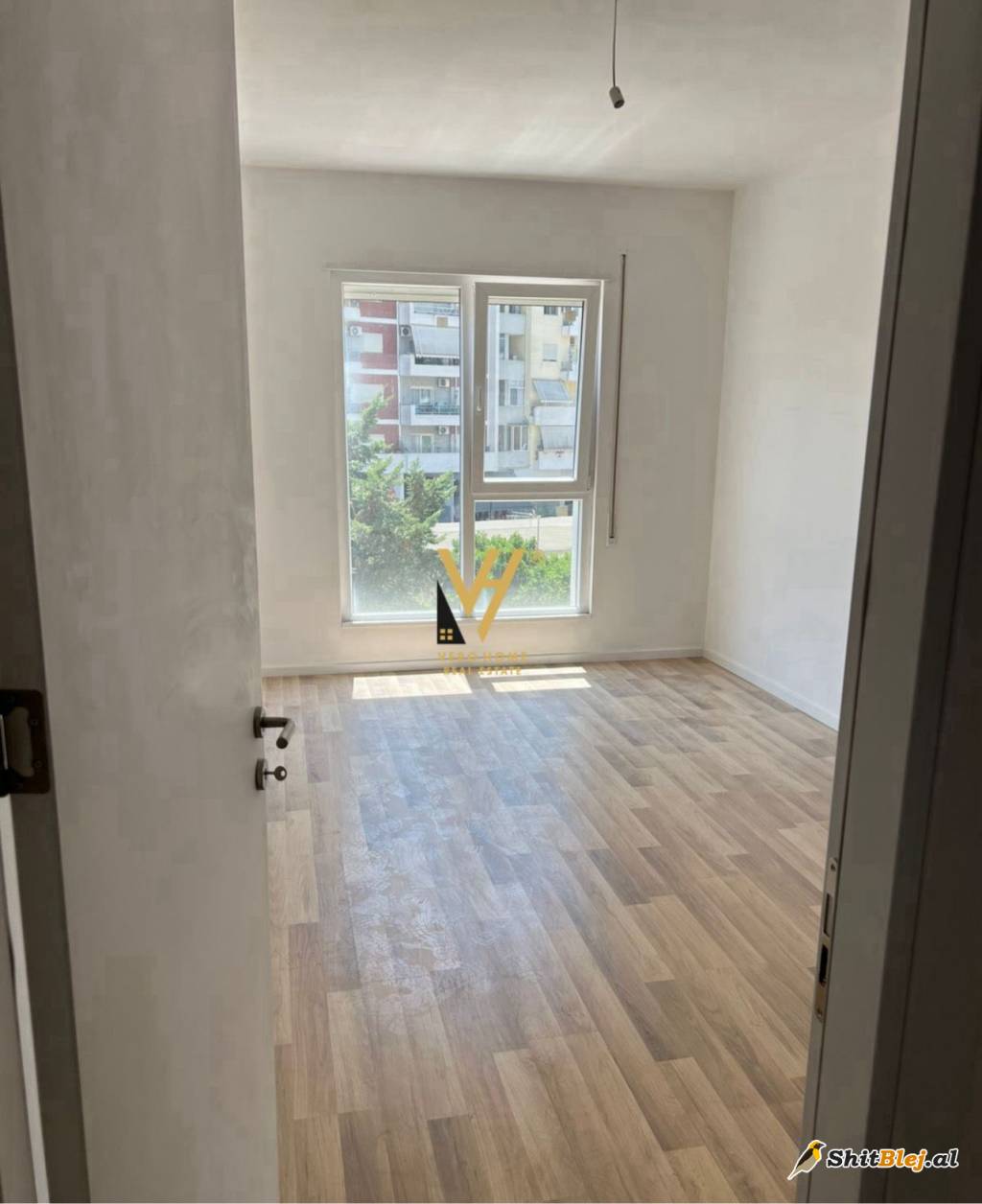ZYRE 122 M2 ME QIRA NE ASTIR 600 EURO