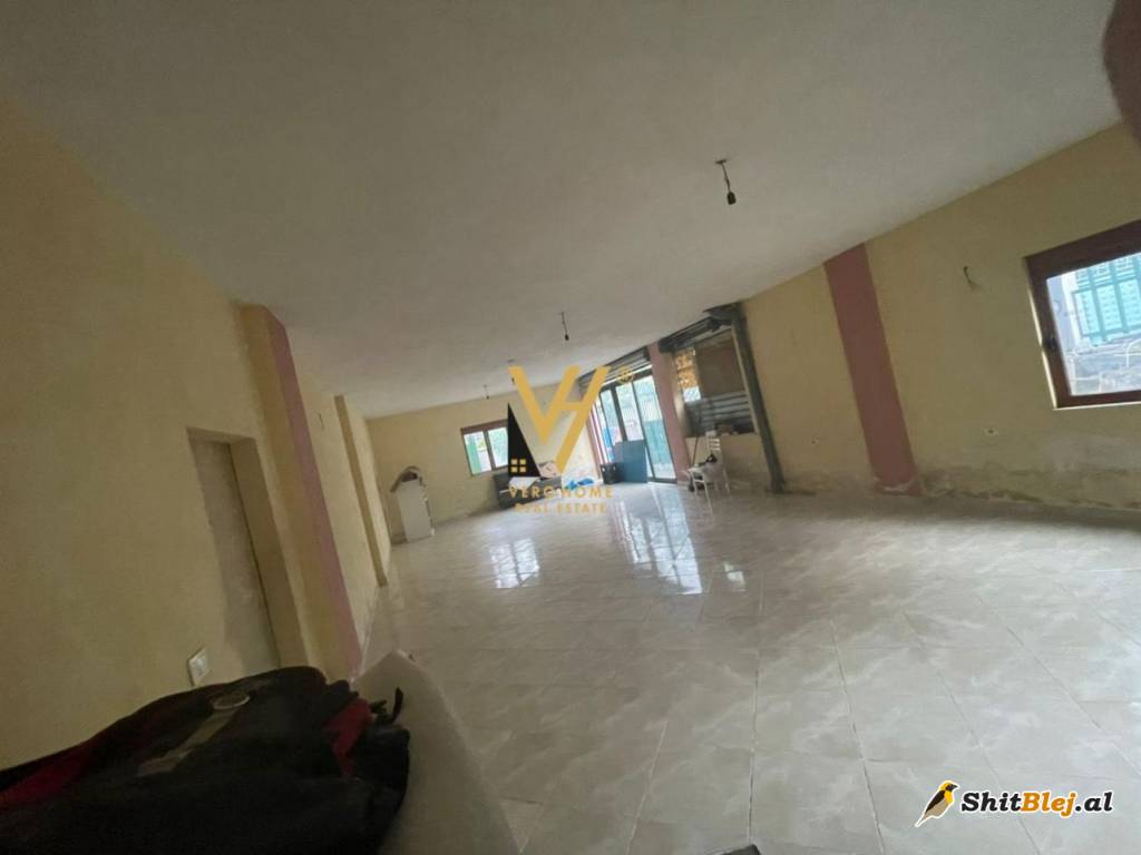 MAGAZINE 130M2 TE VARRI BOMIT 400 EURO