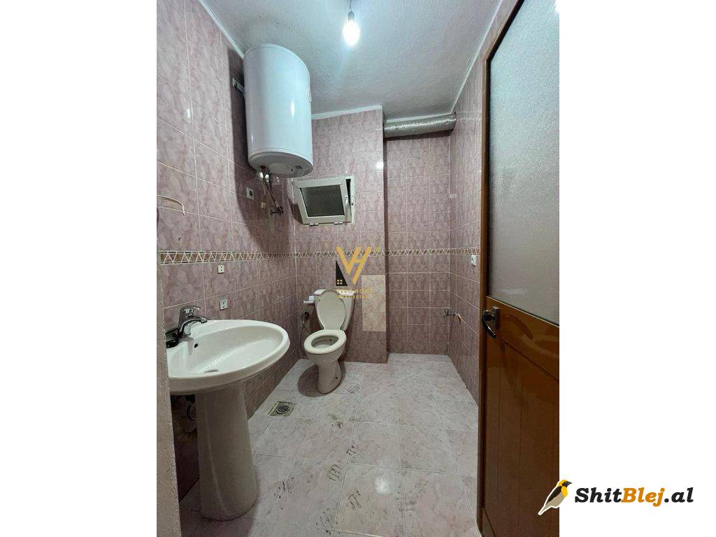 3+1+2+BLK TE KOMUNA E PARISIT 700 E