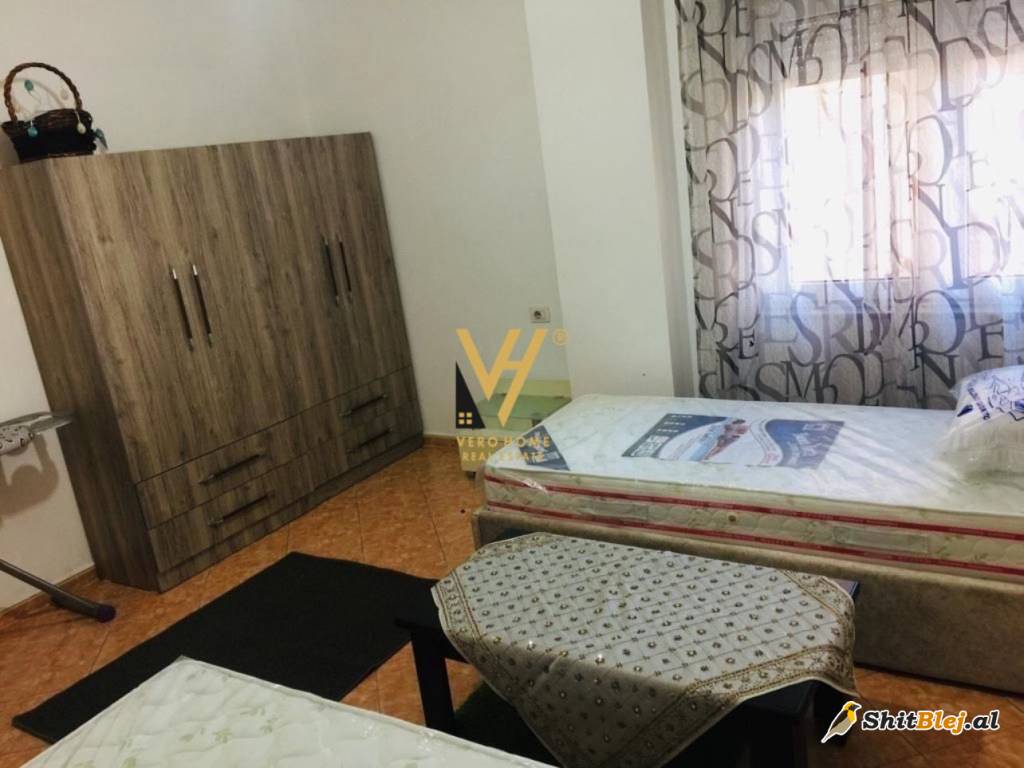  2+1+BLK ME QERA ZOGU ZI 700 EURO