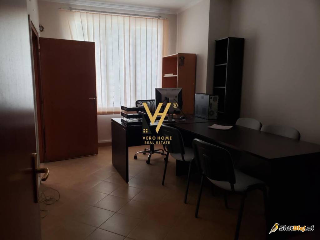 ZYRE ME QERA TE ISH EKSPOZITA 450 EURO