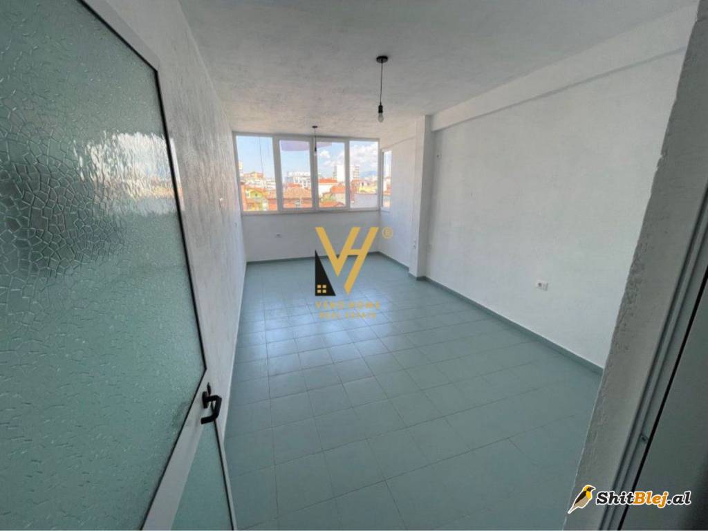 AMBIENT 90 M2 ME QERA TE SELVIA 900 EURO