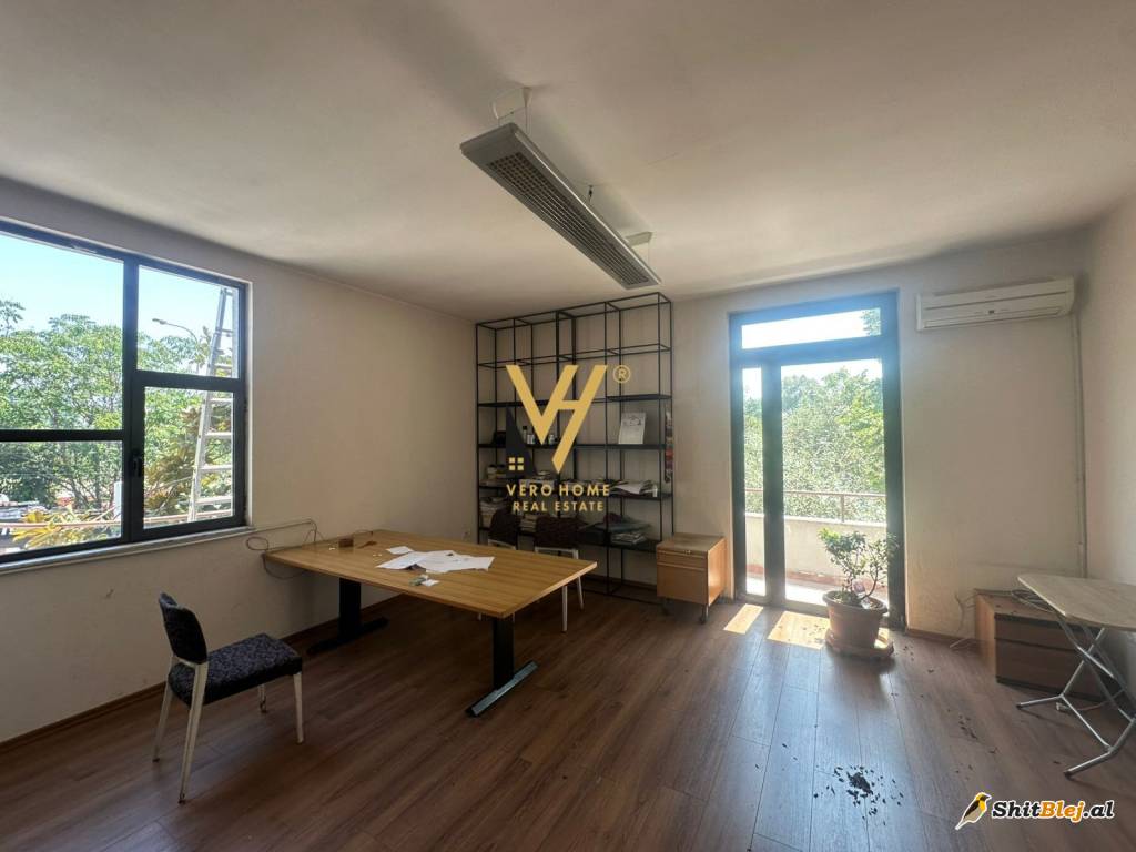 GODINE PAS FAKULTETIT EKONOMIK 2.700 EUR