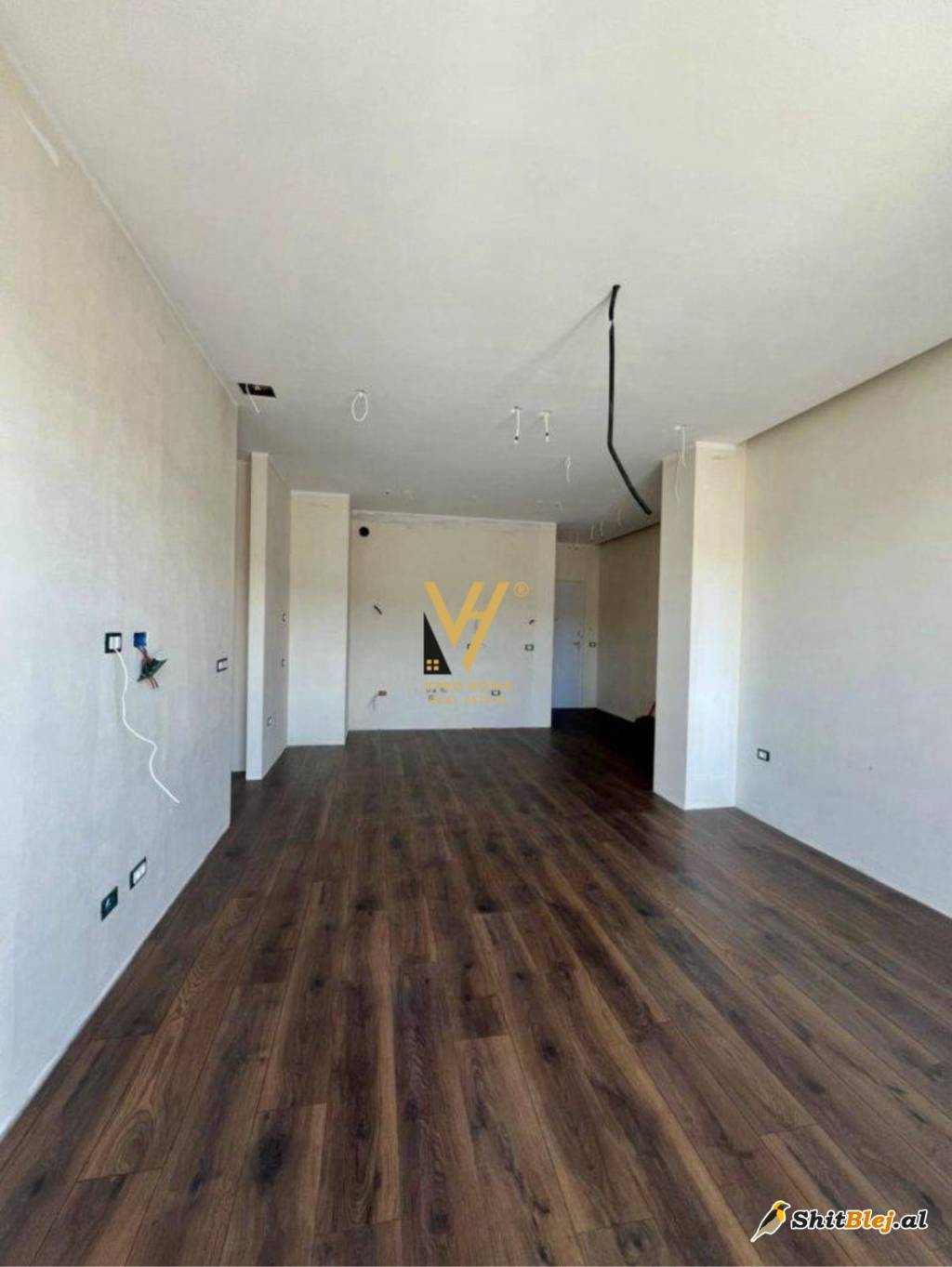 ZYRE 95 M2 TE KOMUNA E PARE 1.000 EURO