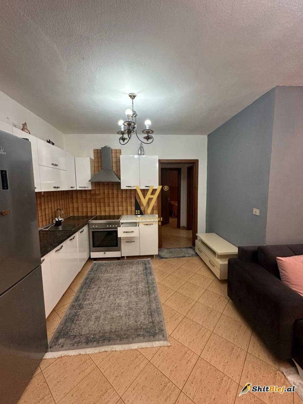 2+1+2 ME QERA TE KOMUNA PARISIT 800 EURO