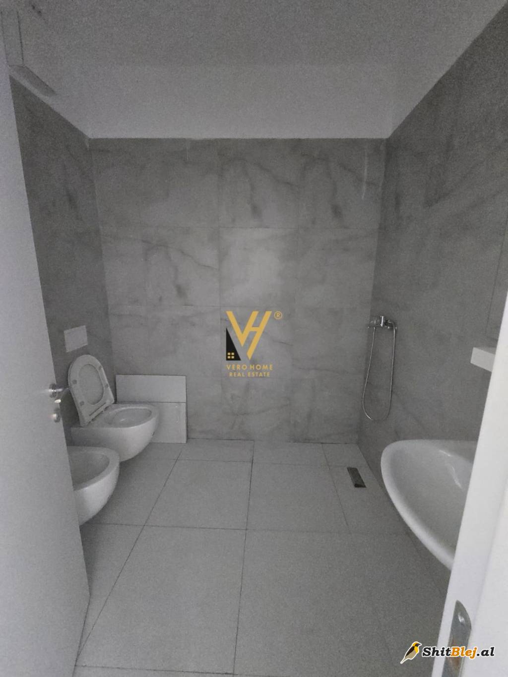 1+1 ME QIRA TE UNIVERS CITY 450 EURO