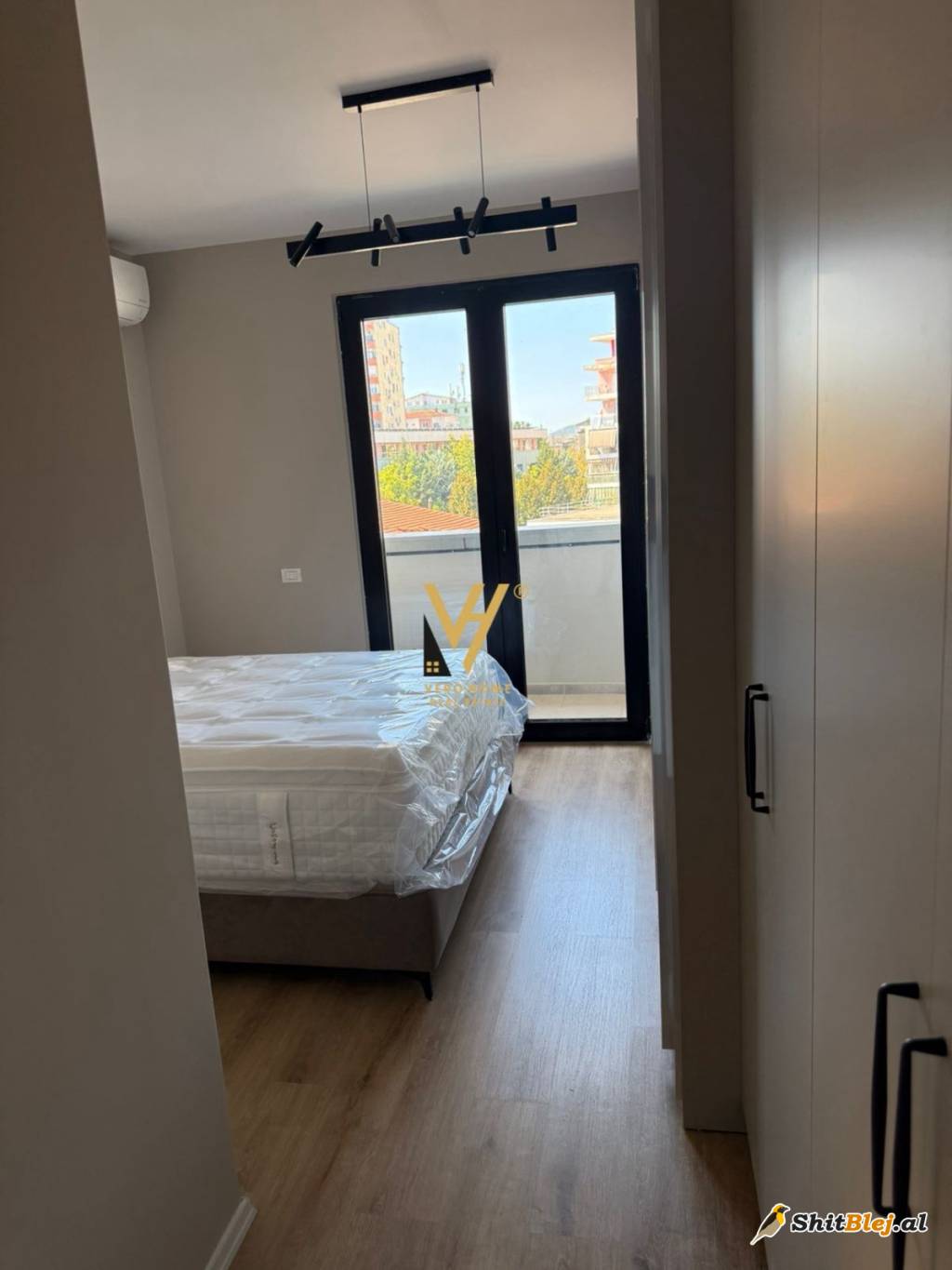 2+1+BLK ME QIRA TE 21 DHJETORIT 750 EURO