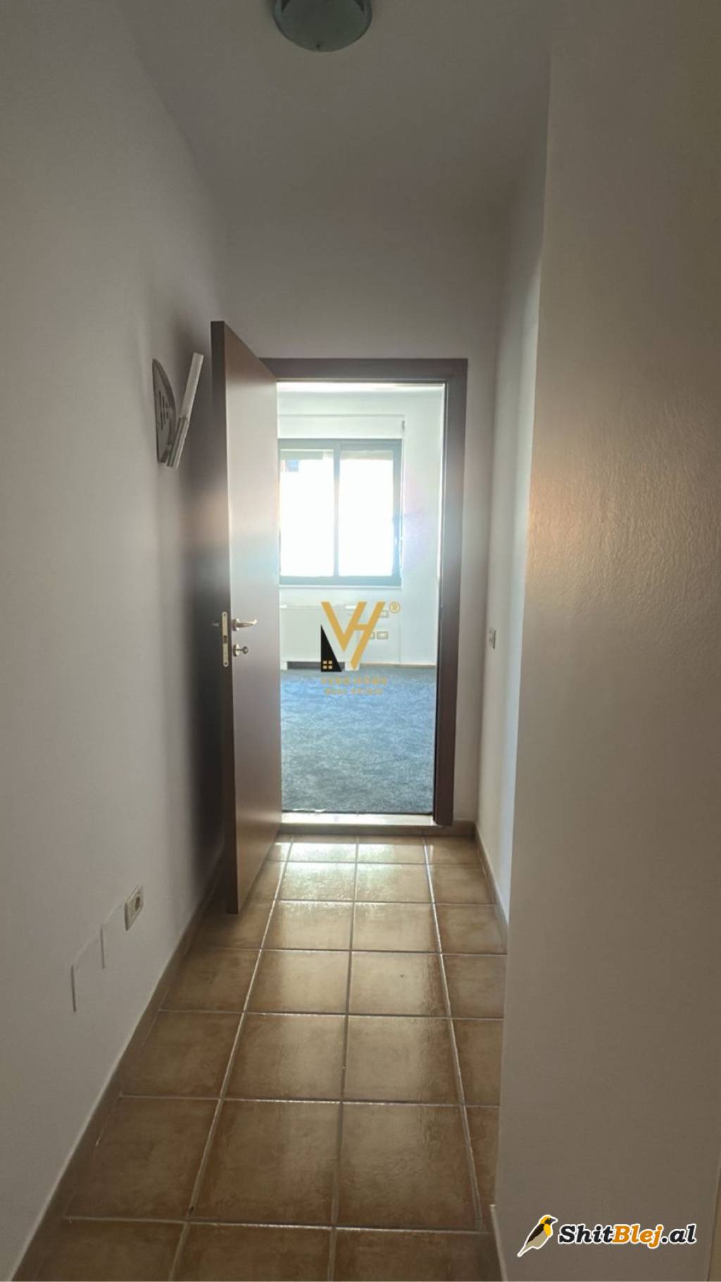 ZYRE 100M2 ME QERA NE BLLOK 1.300 EURO