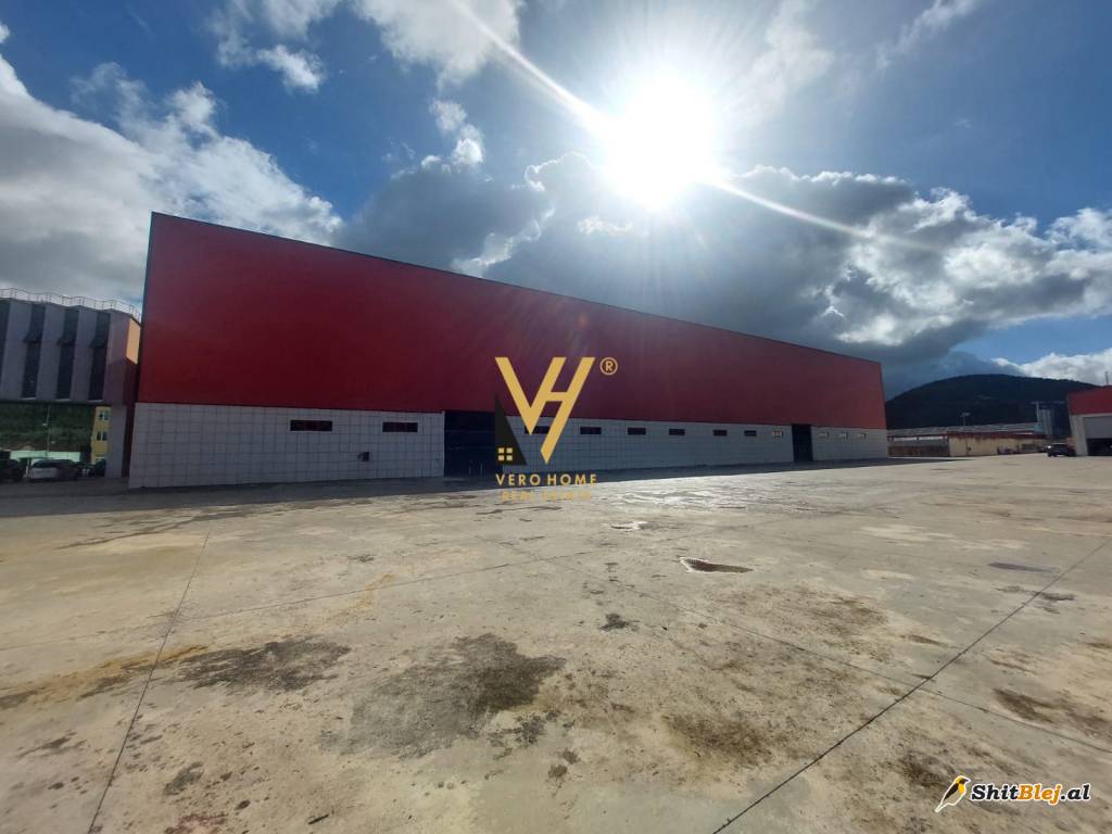 MAGAZINE 6.000 M2 NE VAQARR 27.000 EURO