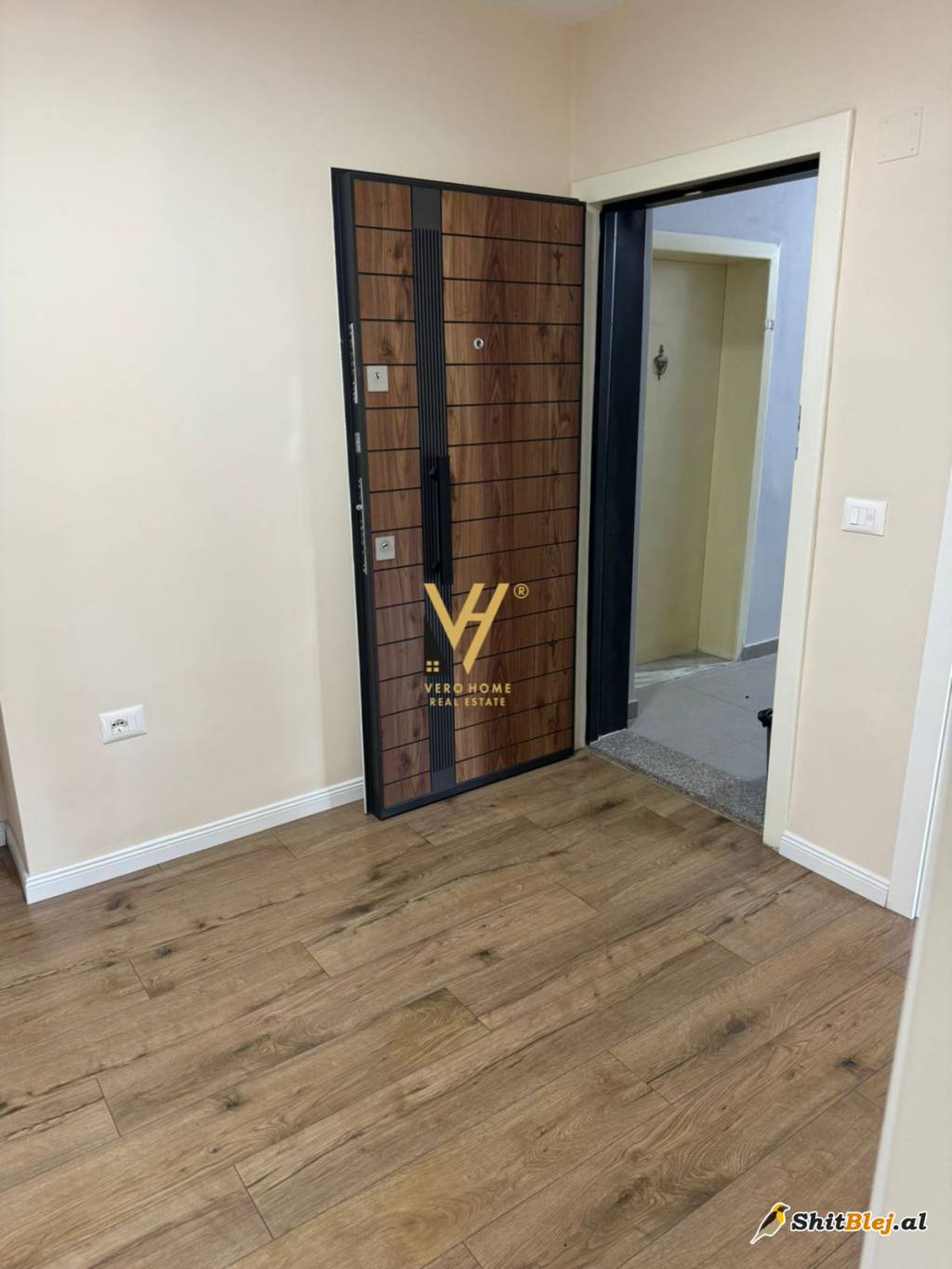 ZYRE 80M2 ME QERA TE 9-KATSHET 1.200 EUR