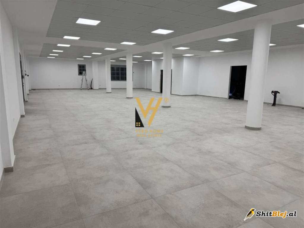 AMBIENT 360M2 ME QERA NE SAUK 1.500 EURO