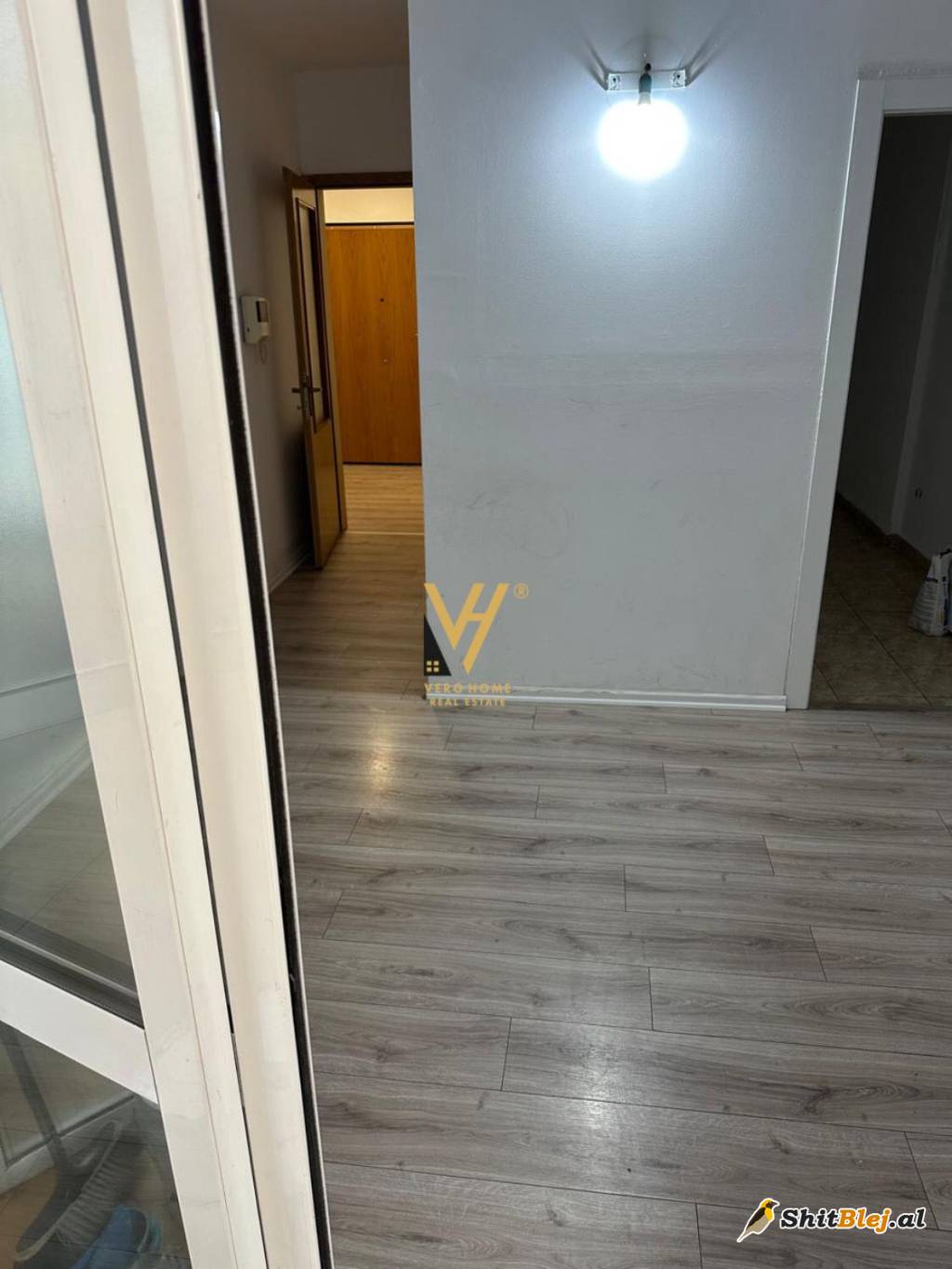 ZYRE 130M2 ME QERA,ISH EKSPOZITA 680 EUR