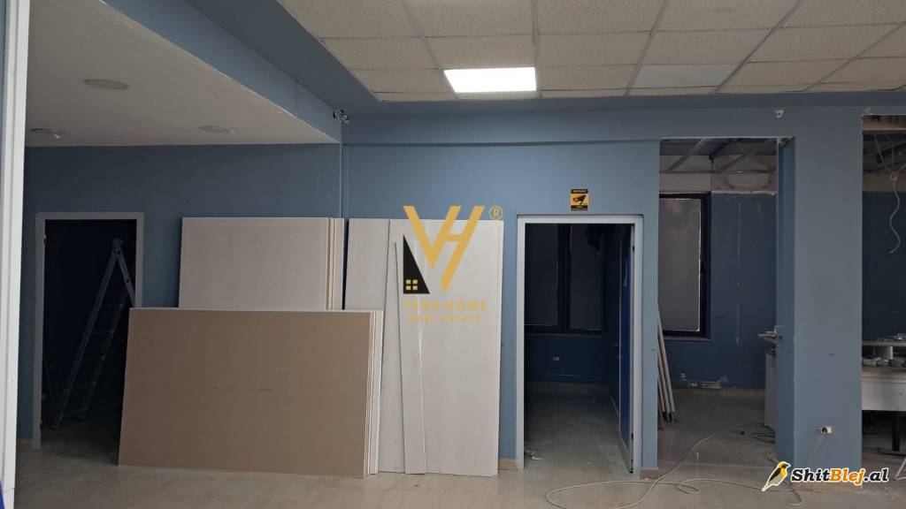 ZYRE 200 M2 TEK FARMACIA 10 200.000 LEKE