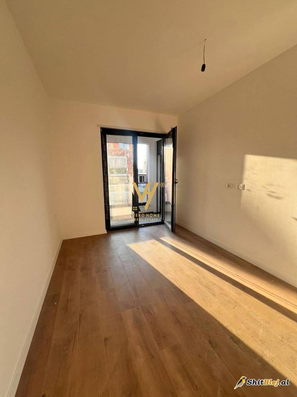 ZYRE 75 M2 TE KOMUNA E PARISIT 600 EURO