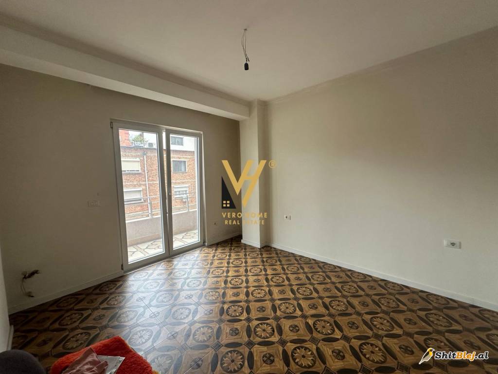 ZYRE 106 M2 ME QIRA TREGU CAM 700 EURO