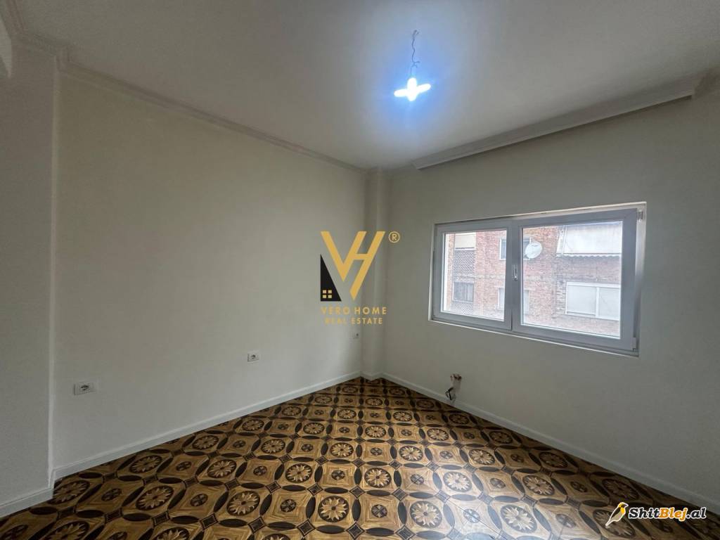 ZYRE 106 M2 ME QIRA TREGU CAM 700 EURO
