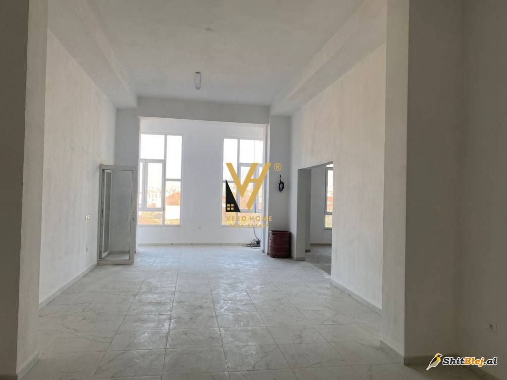  AMBIENT 160 M2 KTHESA E KAMZES 800 EURO