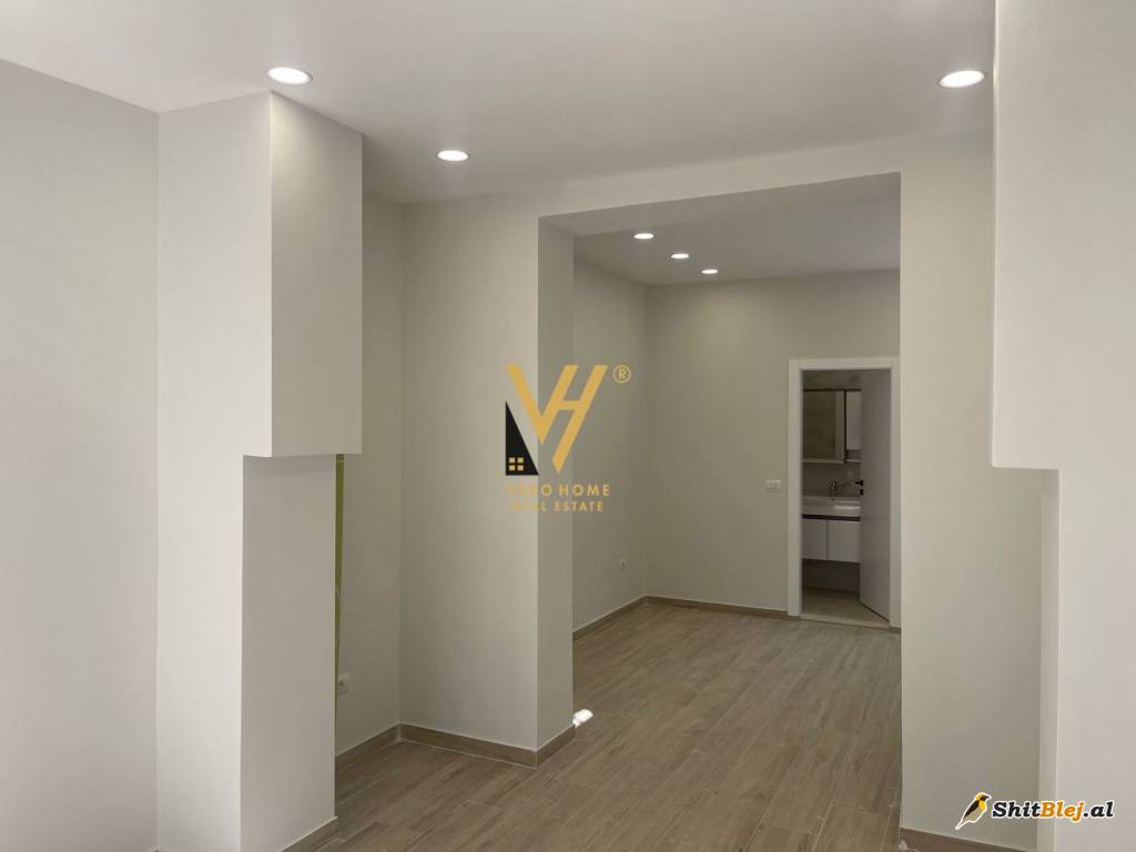  DYQAN 40 M2 TE STADIUMI DINAMO 500 EURO