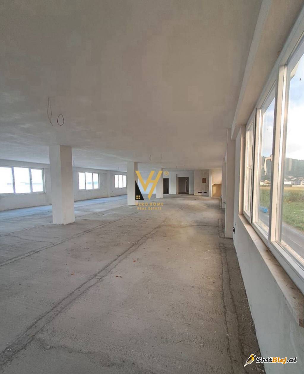 AMBIENT 1.280 M2 NE VAQARR 13.000 EURO